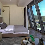 酒店 Moncher Cayirova