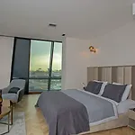 酒店 Moncher Cayirova