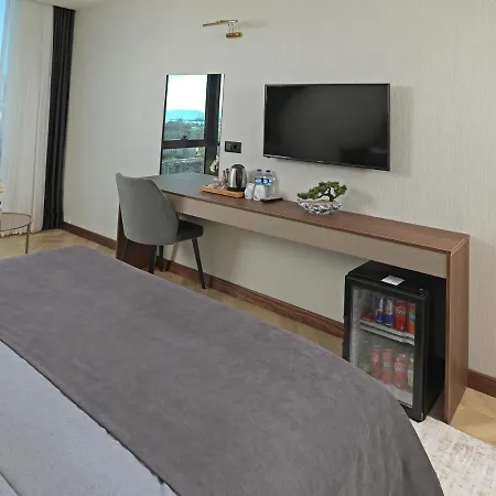 Отель Moncher 4*